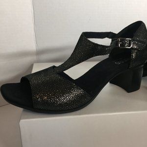 NEW MUNRO Block Heel Shoe, Black/Gold Size…